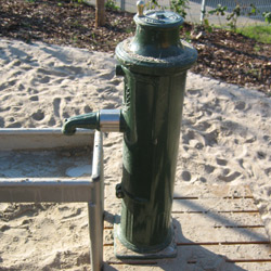 Wasserpumpe für Kinderspielplatz
